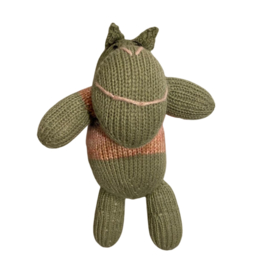 Knuffel nijlpaard met rood truitje van Gogo Olive