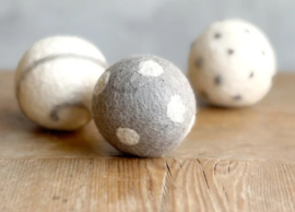 Kattenspeeltje vilten bal grijs