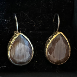 Oorbellen van Happy Lona verguld beige