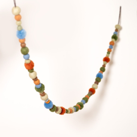 Viltslinger Sjaal met Verhaal viltballetjes pompoms groen-bruin-blauw