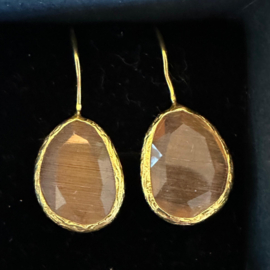 Oorbellen van Happy Lona verguld beige