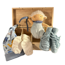 Babybox L handgebreide slofjes, sokjes, mutsje en knuffeltje