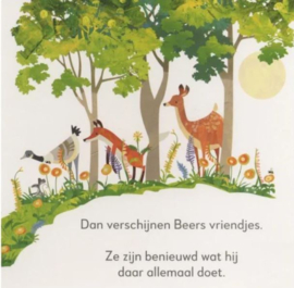 Boekje Beer en vogel helpen een handje met vingerpopje beer