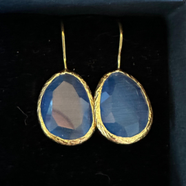 Oorbellen van Happy Lona verguld beige