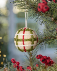 Kerstbal Sjaal met Verhaal ruitpatroon in crème, groen en rood