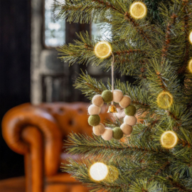 Kersthanger vilten kransje met belletje hulstkleuren