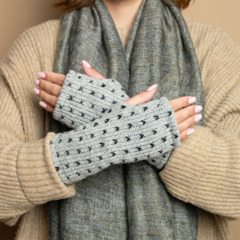 Handwarmers Sjaal met Verhaal Lovely lichtgrijs met zwarte "hartjes"