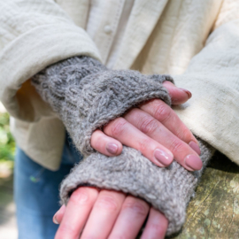 Handwarmers Sjaal met Verhaal kabel effen taupe