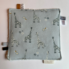 Knisperdoekje giraffe lichtblauw
