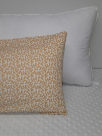 Zijslaapkussenhoes "Takjes oker" 110x25cm