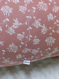 Voedingskussenhoes "Oud roze met witte bloem"