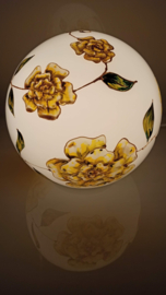 Lamp 145 krans van witgele rozen