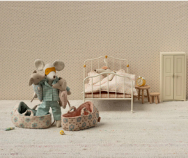 Maileg Sleepy wakey baby muis in reiswiegje blauw