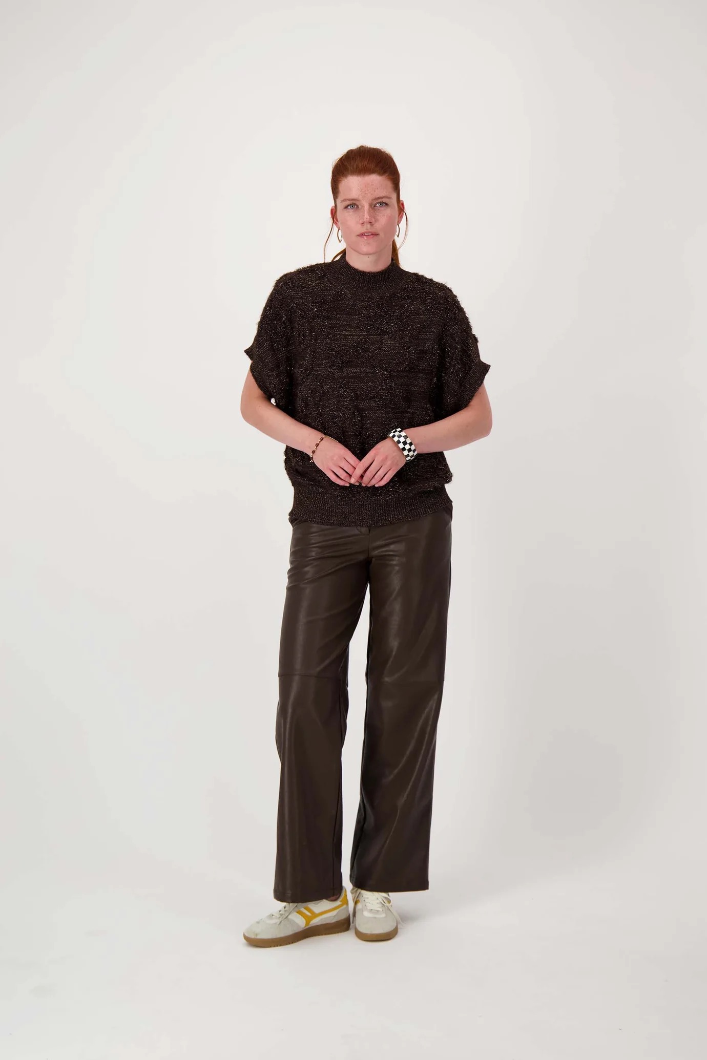 zusss mouwloze trui met lurex jacquard chocoladebruin / goud