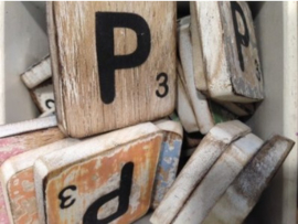 cottoncounts houten letter | Scrabble letter p