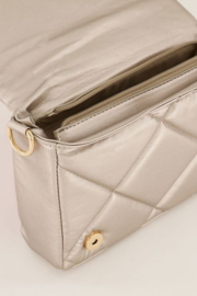 My jewellery tas | champagne kleurige gewatteerde schoudertas