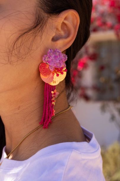 My Jewellery Island oorhangers met bloemen en roze slierten