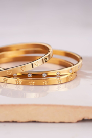 My Jewellery Bangle met gegraveerde hartjes
