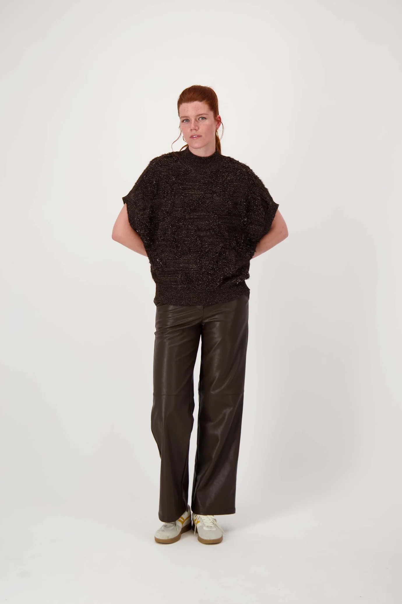 zusss mouwloze trui met lurex jacquard chocoladebruin / goud