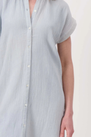 zusss sale Mousseline Doorknoop Jurk vergrijsd blauw