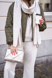 My jewellery tas | champagne kleurige gewatteerde schoudertas