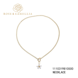 rose en camellia ketting parel bloem