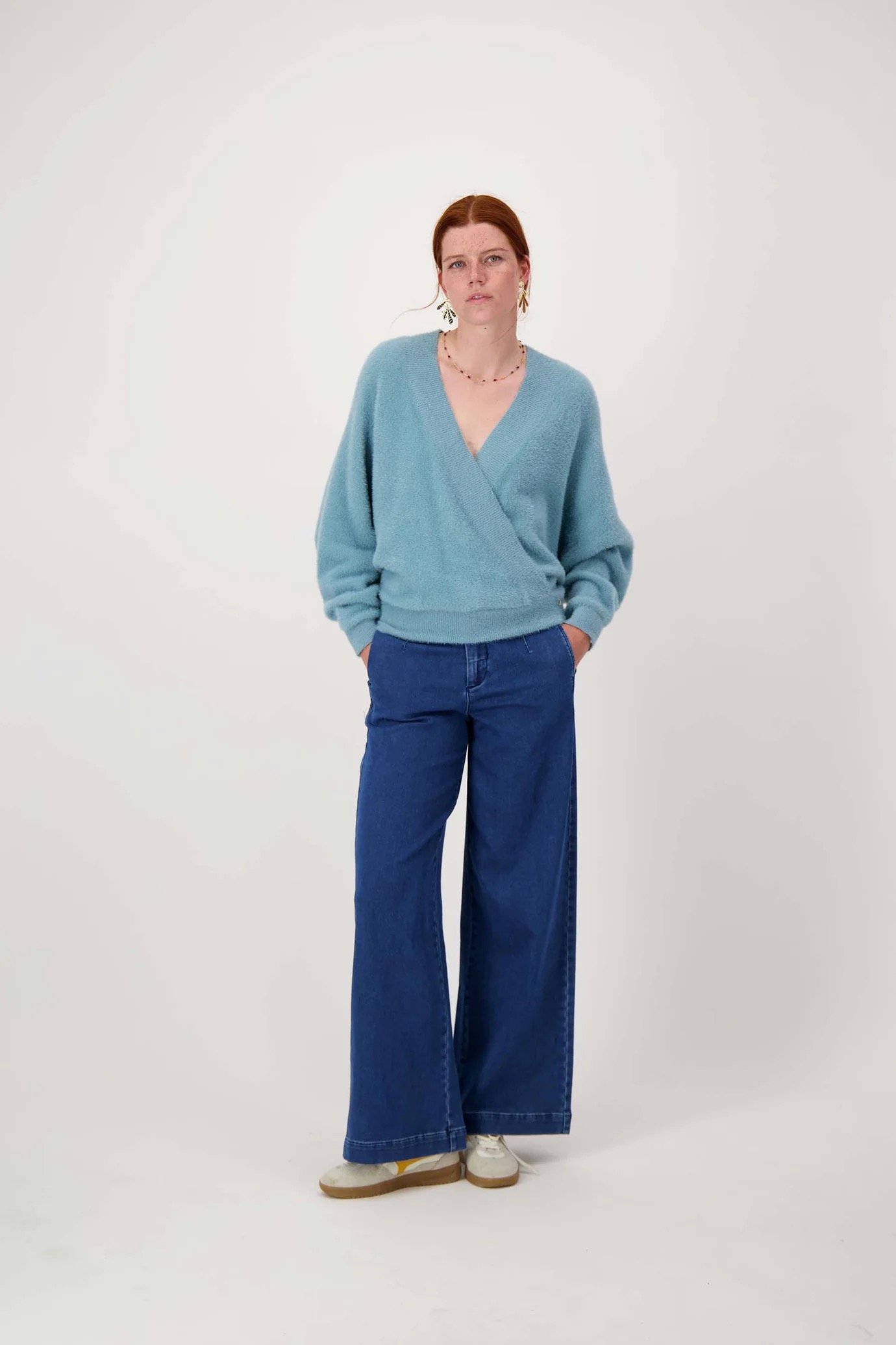 zusss wikkel trui in fluffy garen grey blue