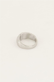 My jewellery ring | zilver iconic ring breed met schuine bolletjes.