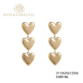 rose en camellia oorbellen 3 hartjes