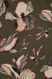 zusss turtle top met iris bloemen print donkergroen