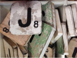 cottoncounts houten letter | Scrabble letter j