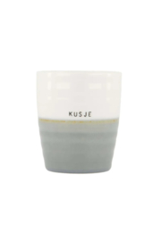 Zusss koffiemok kusje wit/grijsblauw