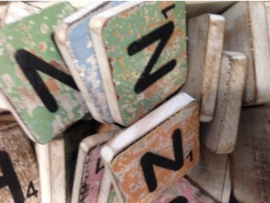 cottoncounts houten letter | Scrabble letter n