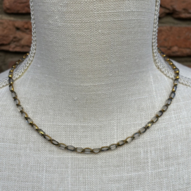 Just a touch ketting grey