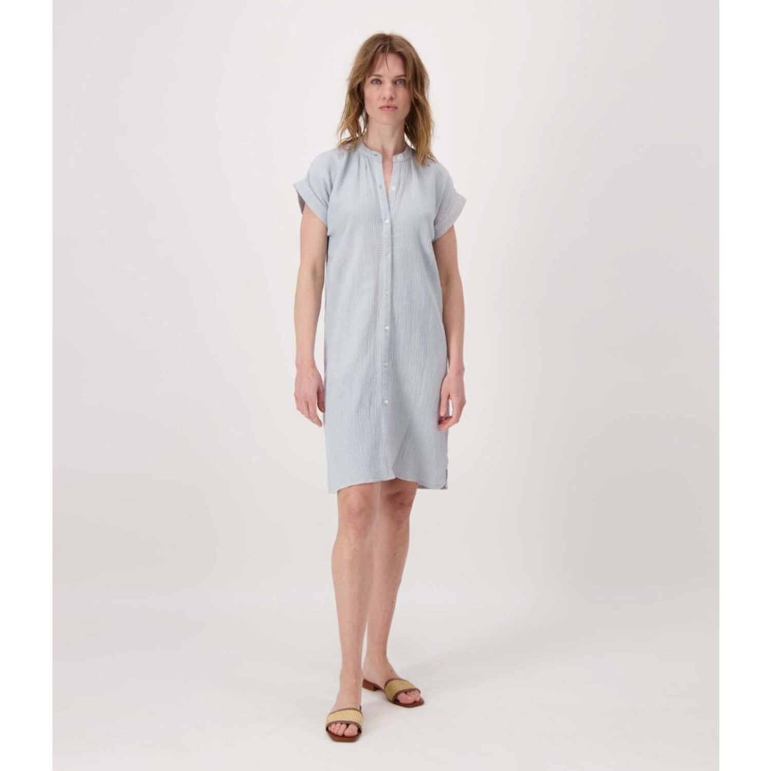 zusss doorknoop jurk mousseline vergrijsd blauw