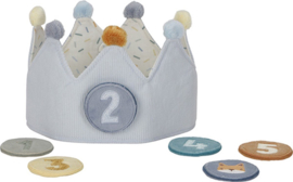 little dutch verjaardagskroon van stof met cijfers blauw