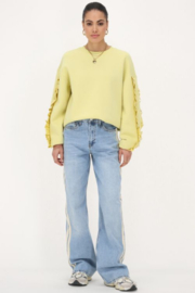 My Jewellery woven ruffle sweater geel