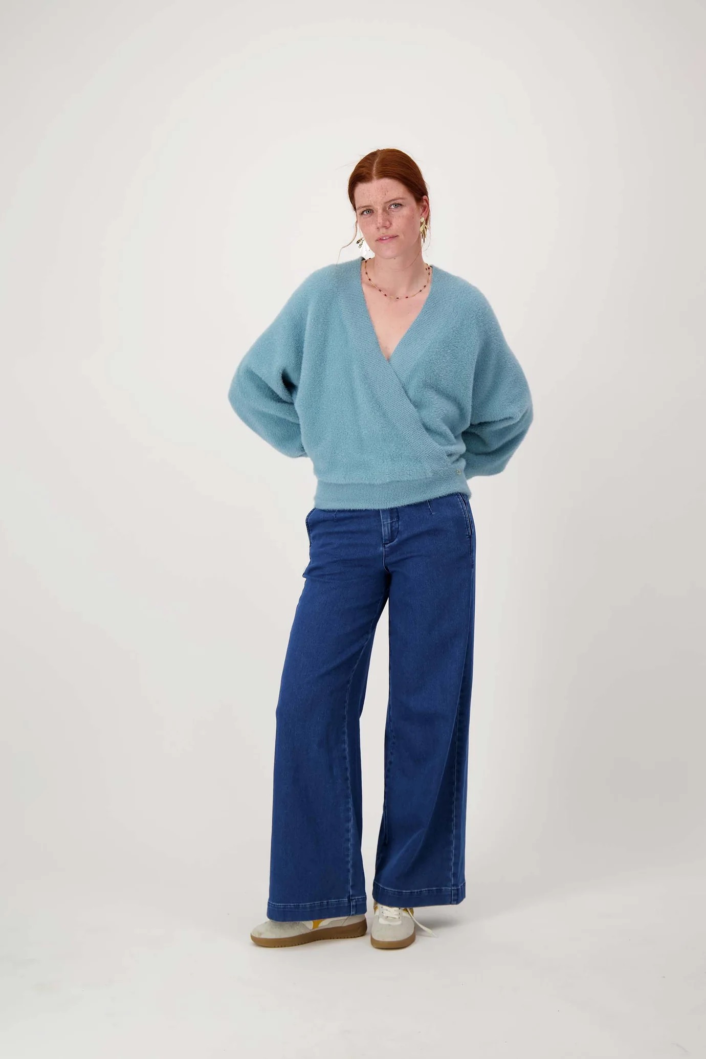zusss wikkel trui in fluffy garen grey blue