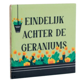 homebound tegeltje eindelijk achter de geraniums