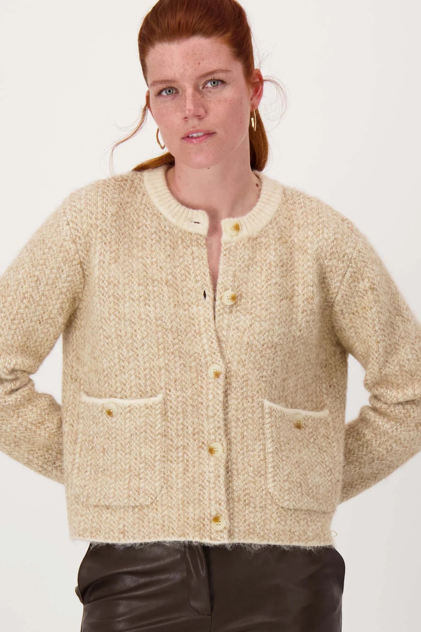 zusss jacquard vest met visgraat structuur beige