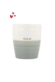Zusss koffiemok kusje wit/grijsblauw