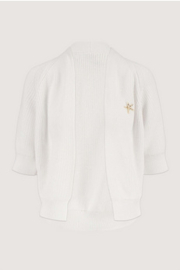 zusss vest met vleermuis mouwen met hart broche wit