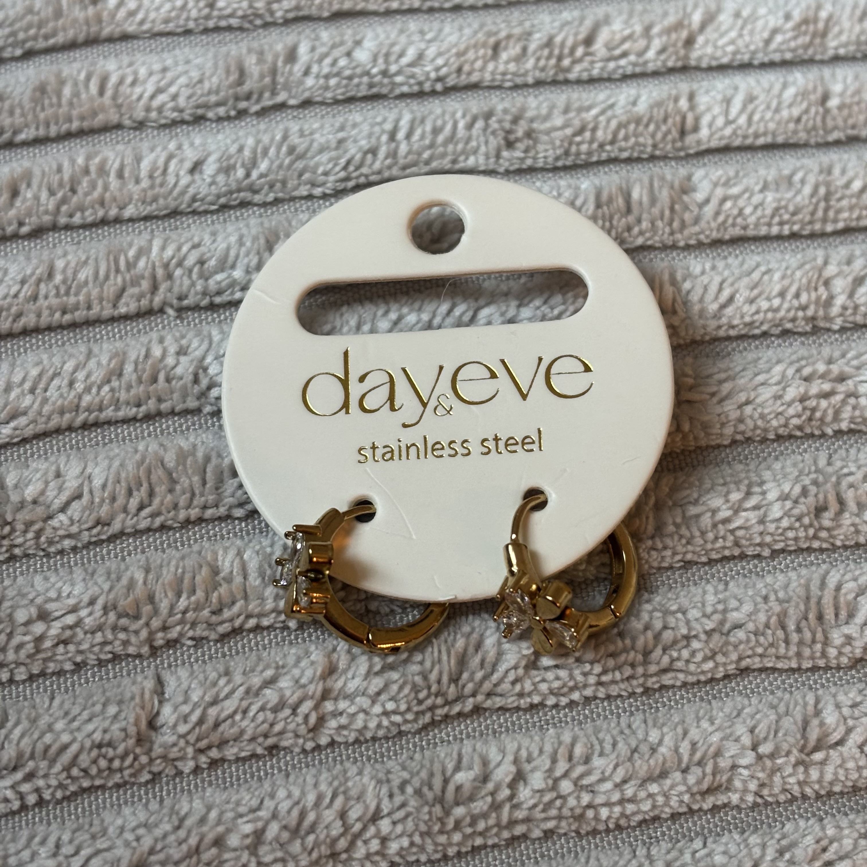 Go Dutch Label oorbel bloem met strass