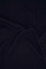 zusss satijnen top met boothals donkerblauw