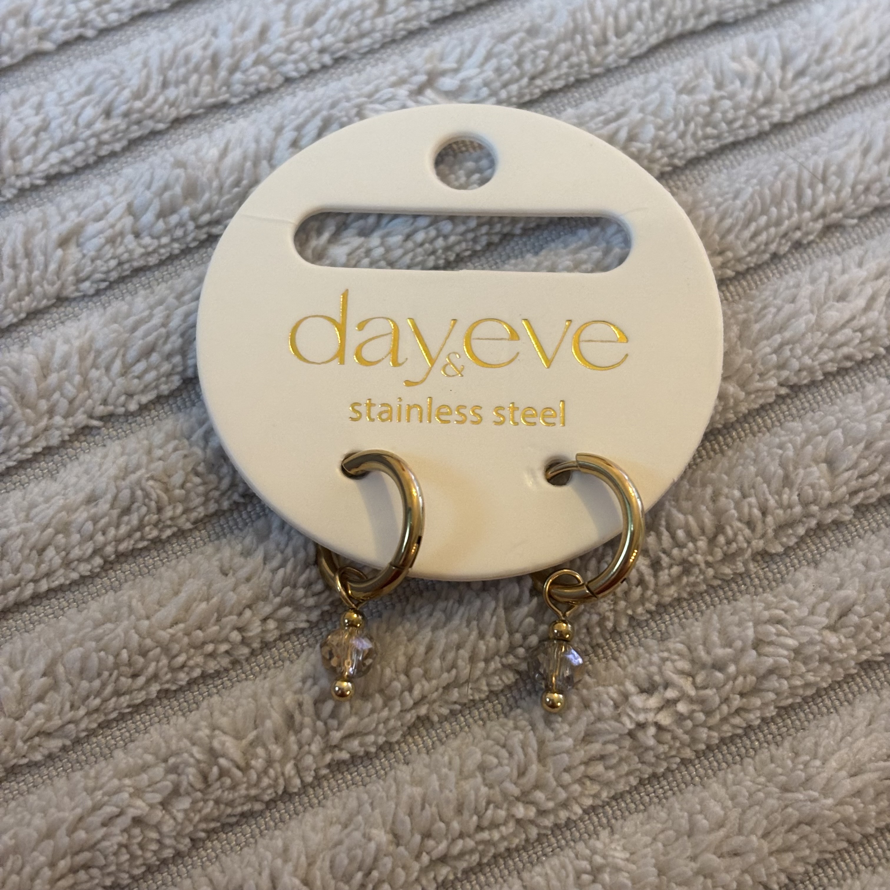 Go Dutch Label oorbellen one bead hoop - 14k + taupe