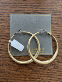 rose en camellia oorbellen classic hoop goud mat