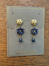 rose en camellia oorbellen hanger met bloemetje en blauwe steentjes