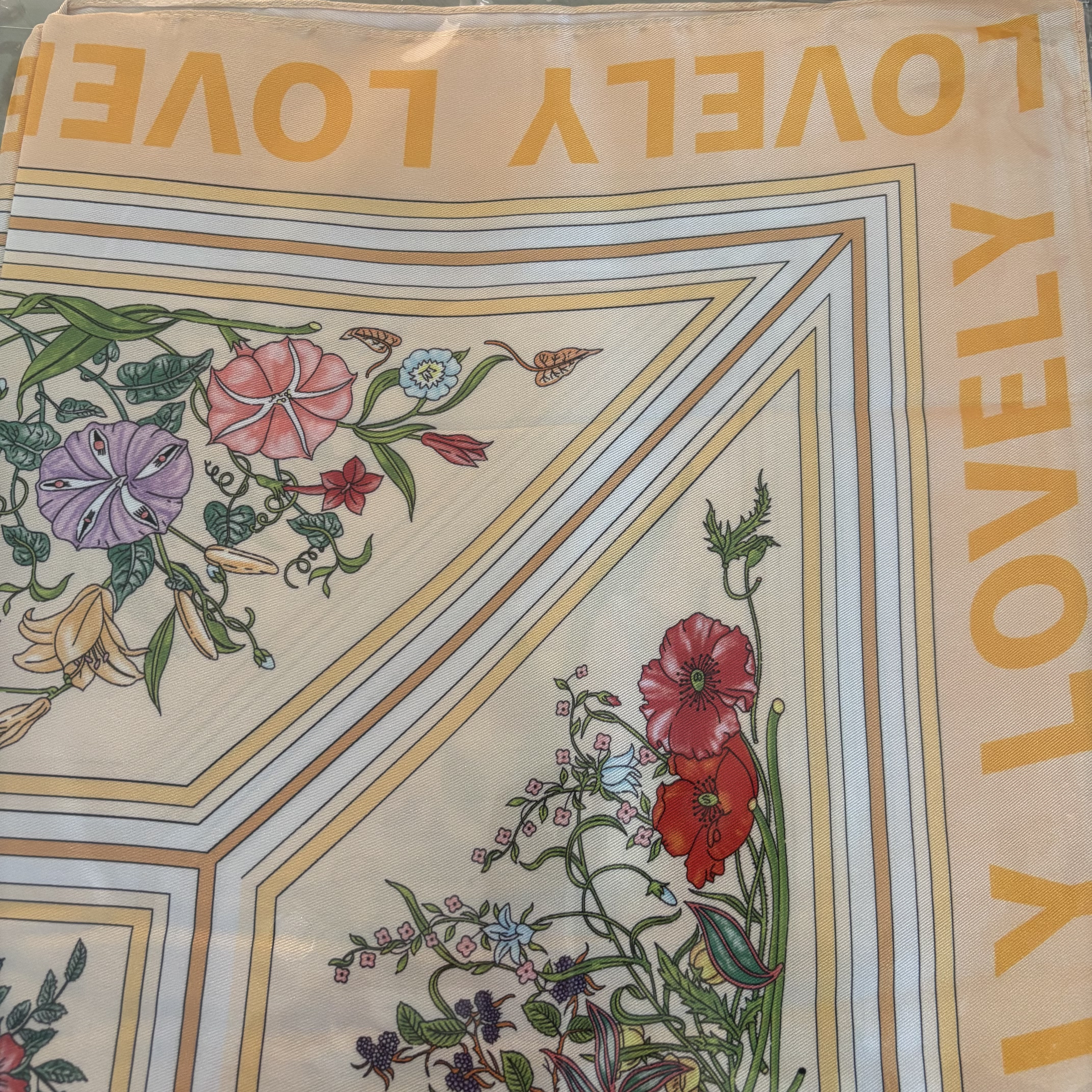 Go Dutch Label lovely geel 55x55cm