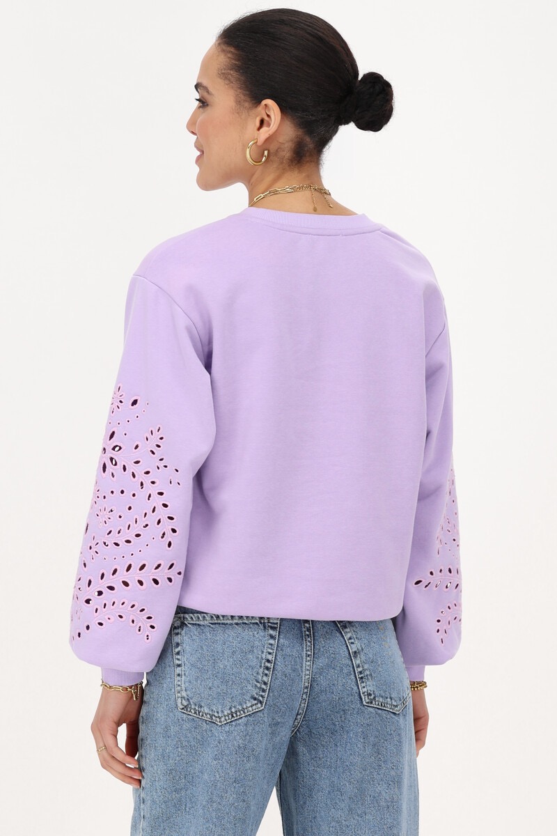 My Jewellery Lila sweater met embroidery details