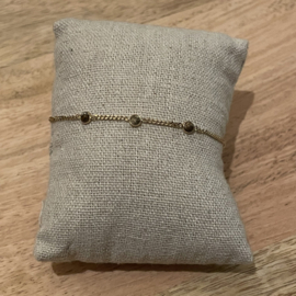 Go Dutch Label armband | drie steentjes bruin tint goud.